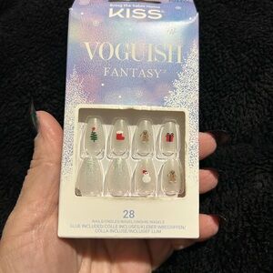 KISS Vogueish Fantasy Festive Nail Set - Red, Green, White